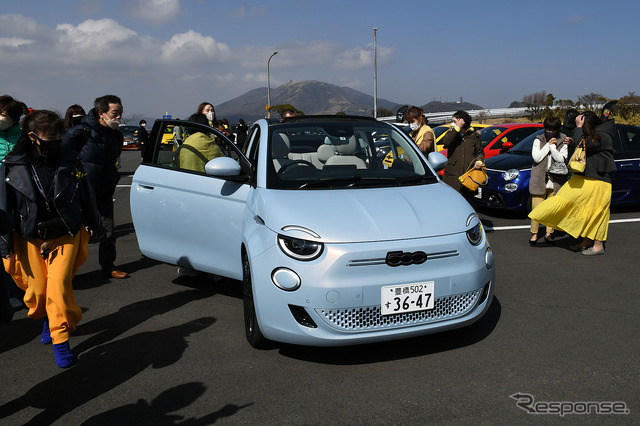 イベントには、発売前の電気自動車「フィアット500e」も。「かわいい!」と人気に