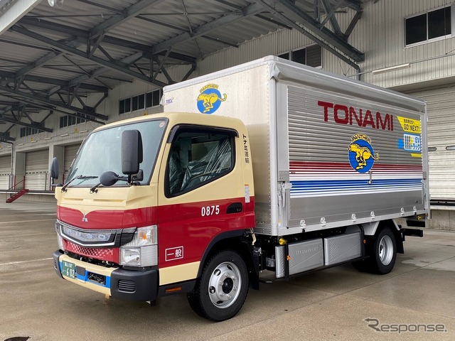 トナミ運輸に納車されたeキャンター サイドオープン仕様のコンテナ車