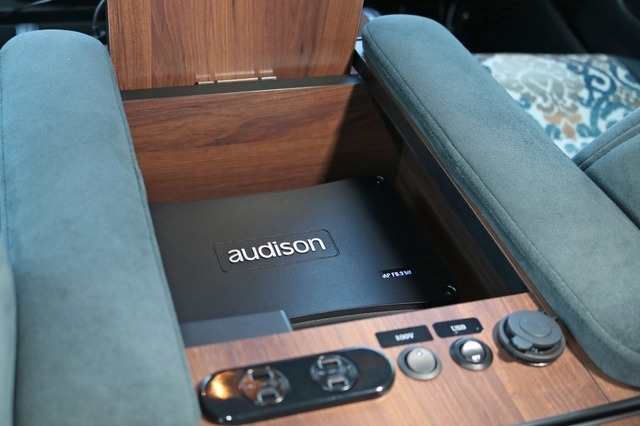 car audio newcomer! トヨタ ハイエース(オーナー:佐藤貴志さん) by アークライド 後編