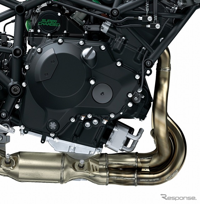 パワーと燃費の両立を目指して設計された水冷DOHC 4バルブ並列4気筒998ccバランス型スーパーチャージドエンジン