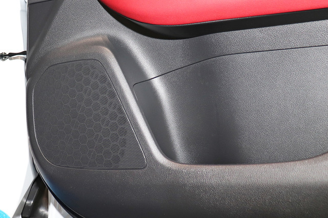 純正スピーカーの取り付け位置の一例(ドアスピーカー)。