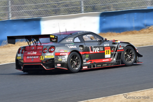 #11 GAINER TANAX GT-R