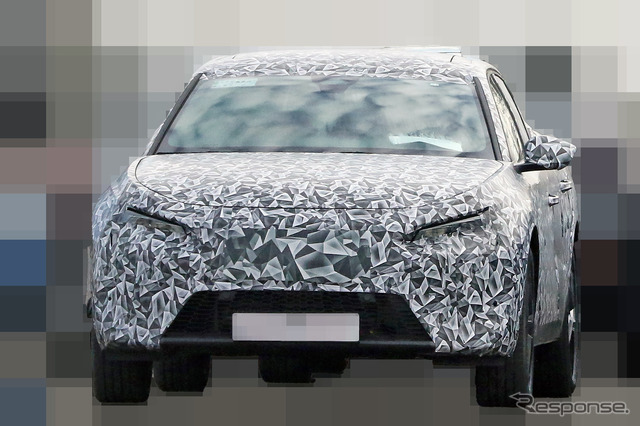 プジョー 新型クーペSUV 開発車両(スクープ写真)