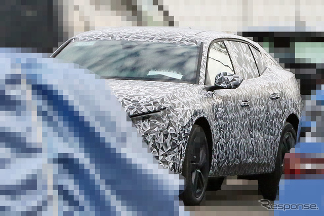 プジョー 新型クーペSUV 開発車両(スクープ写真)