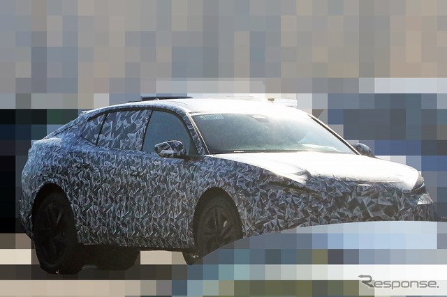 プジョー 新型クーペSUV 開発車両(スクープ写真)