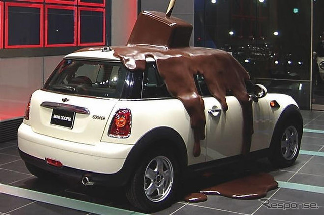 【クリスマス】都心に甘ーい MINI 登場