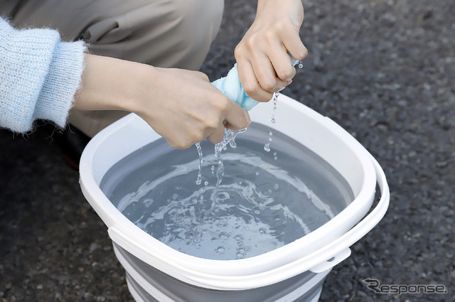 シートを一度水に浸し、しっかりと絞ってから使うことで効果を発揮する