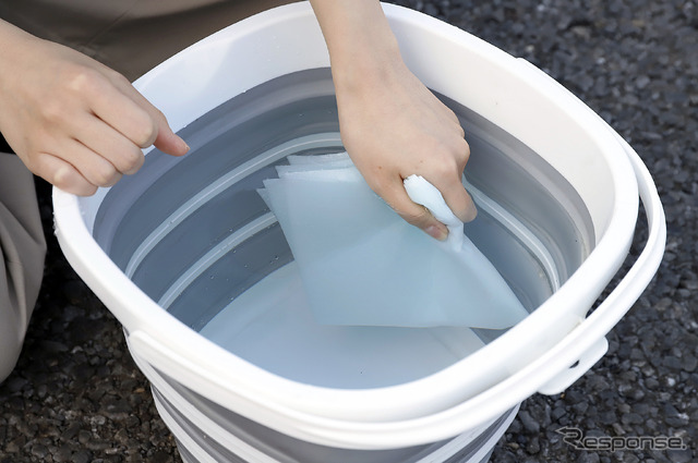 水分が満遍なく行き渡るよう十分に水を吸わせる