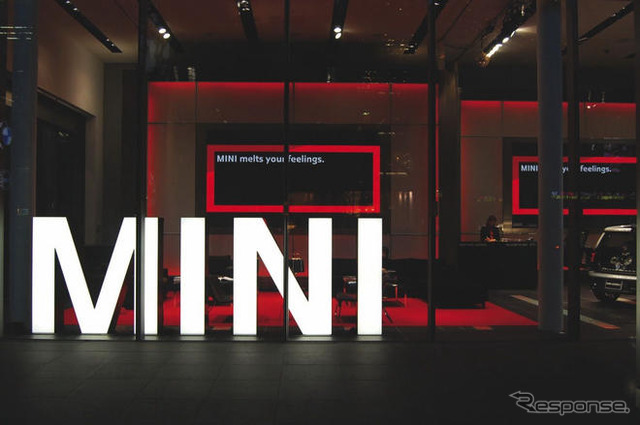 【クリスマス】都心に甘ーい MINI 登場