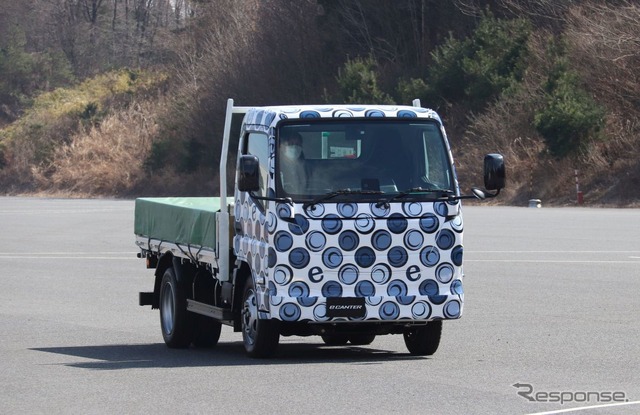 いちばん小型のおそらく2トン車サイズ。