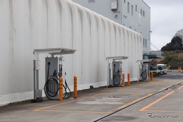 研究所内の50kW充電器