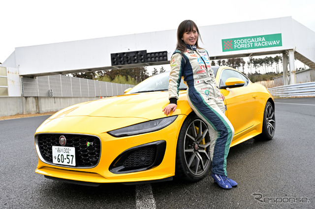 ジャガー F-TYPE R と猪爪杏奈