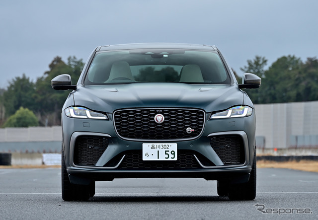 ジャガー F-PACE SVR