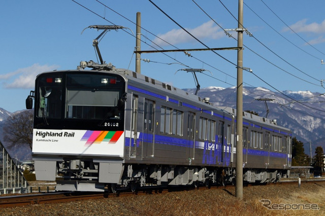 試運転中の20100形。