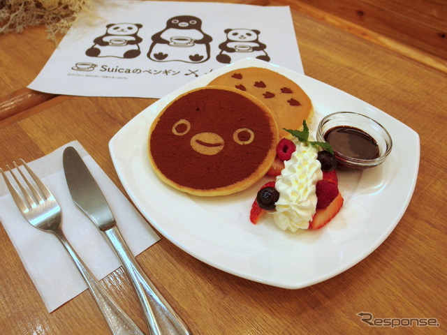 Suicaのペンギンパンケーキ~3種ベリー添え~ (c) Chiharu Sakazaki/JR東日本/DENTSU Suica by JR東日本