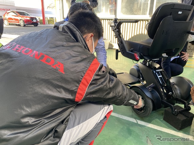 自動車ディーラーの整備のノウハウをいかし、WHILLのメンテナンスもしっかりと行って貰えれば、安心して乗車できる。