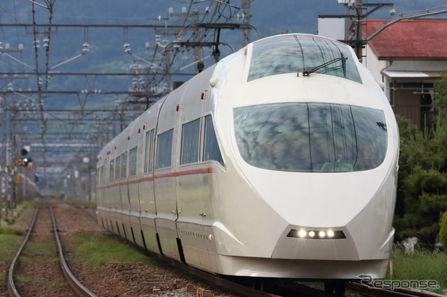 完全引退する秋頃までさまざまなイベントに活用されるVSE。ミステリーツアーの旅行代金は、ライト行路編成が大人9800円・子供6800円(5月7日のみ大人7900円・子供5400円)、がっつり行路編成が大人1万4900円。