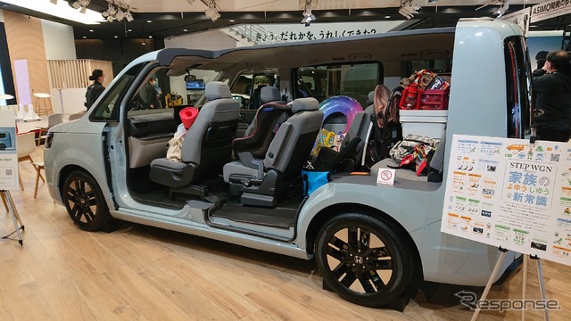 新型ステップワゴンのカットモデル