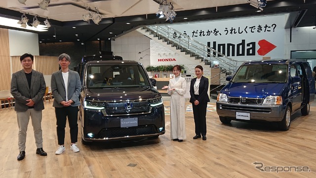 新型ステップワゴン特別展示を開催 新型のカットモデルと初代モデルが登場