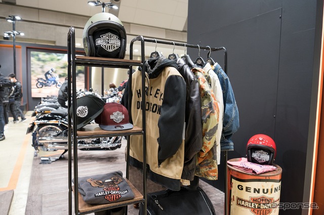 ファッションアイテムを展示するなどアパレルにも力を入れている