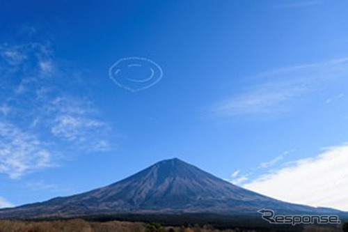 空に描いたニコちゃんマーク