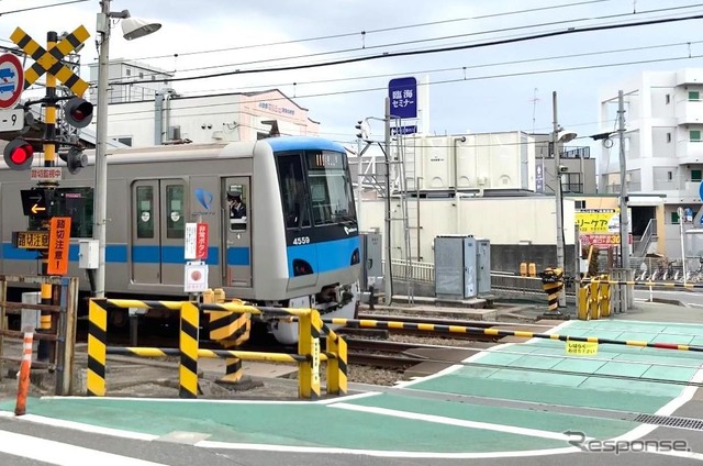 ネーミングライツが付与される小田急小田原線の東海大学前1号踏切。