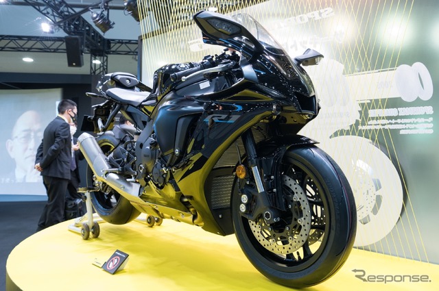 SPORTMAX Q5 + YAMAHA R1 / 東京モーターサイクルショー2022