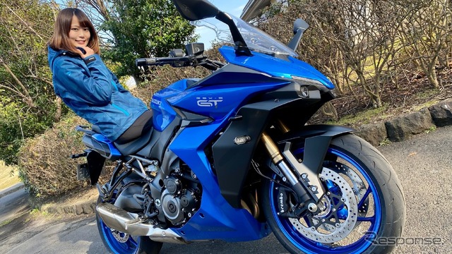 スズキ GSX-S1000GTと小鳥遊レイラさん