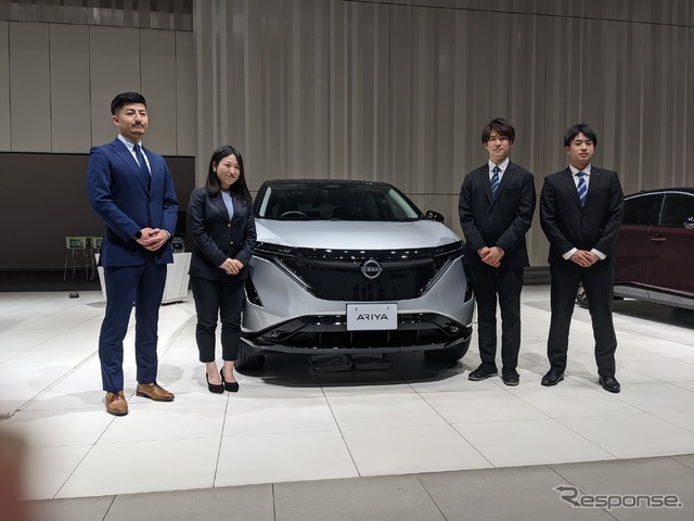 オンライン入社式を企画したメンバー(右から)村野秀造さん、堤光司さん、柿崎有美さん、斎藤俊輝さん