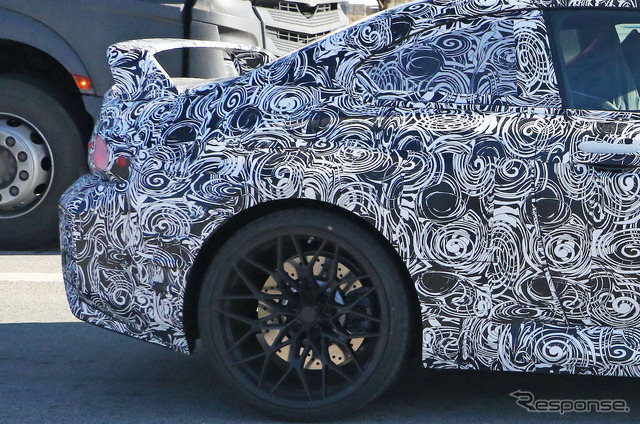 「Mパフォーマンスパッケージ」装着車と思われるBMW M2クーペ 新型プロトタイプ(スクープ写真)