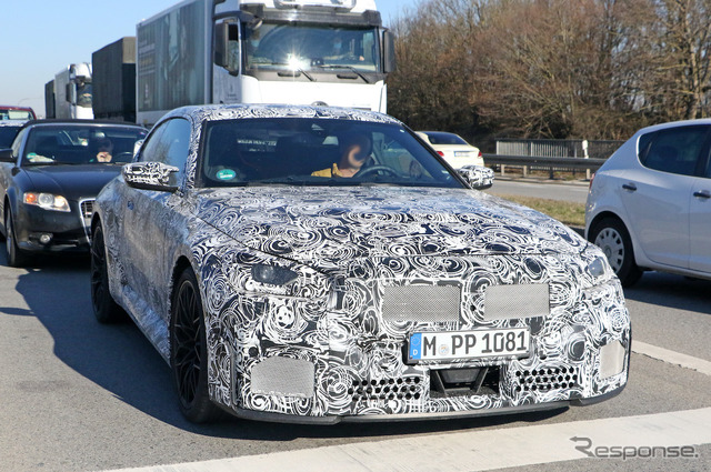 「Mパフォーマンスパッケージ」装着車と思われるBMW M2クーペ 新型プロトタイプ(スクープ写真)