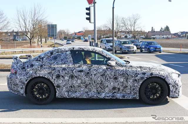 「Mパフォーマンスパッケージ」装着車と思われるBMW M2クーペ 新型プロトタイプ(スクープ写真)
