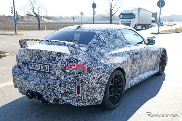「Mパフォーマンスパッケージ」装着車と思われるBMW M2クーペ 新型プロトタイプ(スクープ写真)