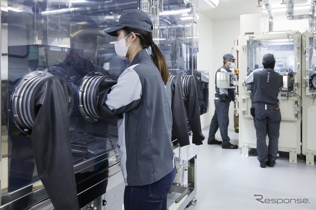 全固体電池の積層ラミネートセルを試作生産する設備