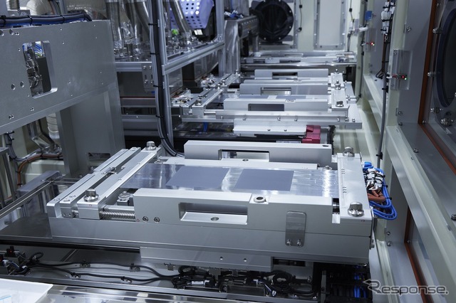 全固体電池の積層ラミネートセルを試作生産する設備