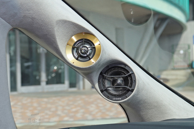 「3ウェイスピーカー」を搭載したオーディオカーの一例(製作ショップ:カーオーディオクラブ<大阪府>)。