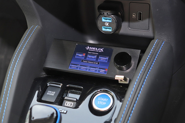 「3ウェイスピーカー」を搭載したオーディオカーの一例(製作ショップ:オートステーションK2<大阪府>)。