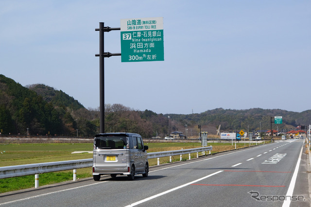 日本海側の山陰道を行く。瀬戸内の山陽道とは風土がまったく異なる。