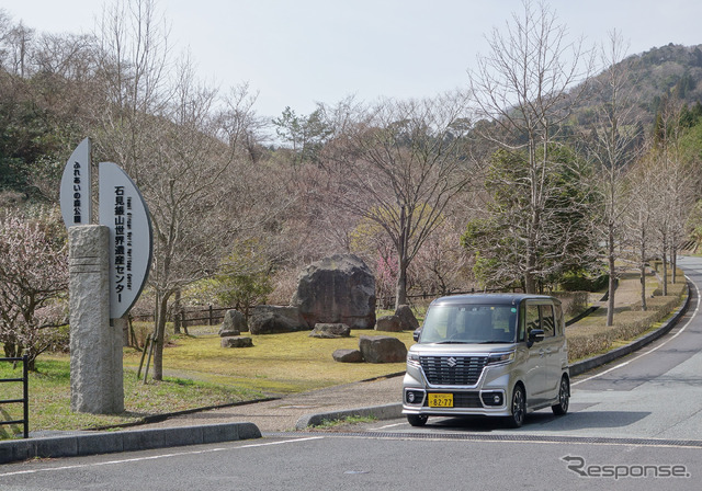 石見銀山世界遺産センター入り口にて記念撮影。