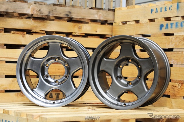 ブラッドレーV・16×8.0J(左:ハイパーブラック2, 右:ガンメタリック)