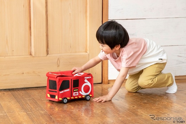 タイヤはほんものの車のようにコロコロ動かすことが可能