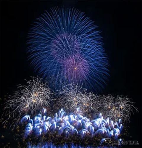 トーヨータイヤのブランドカラーである青色をイメージした花火
