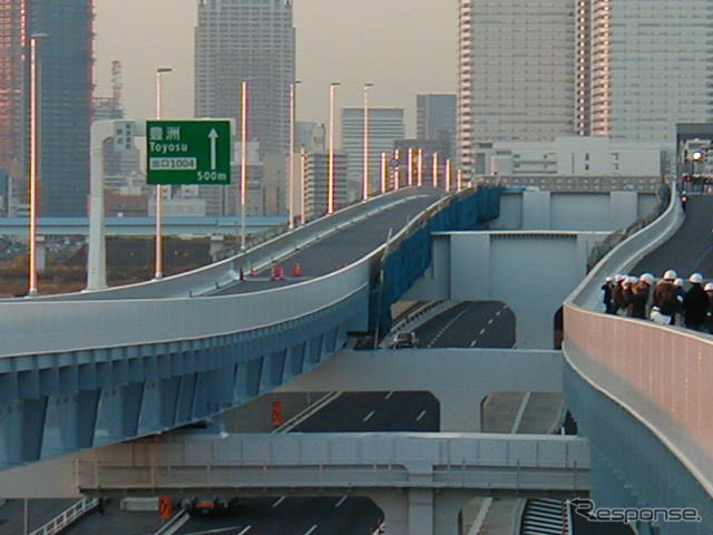 首都高晴海線…道路を船で運ぶ