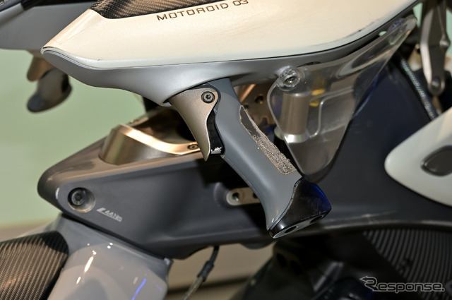 ヤマハ発動機の自立走行が可能な『MOTOROiD(モトロイド)』