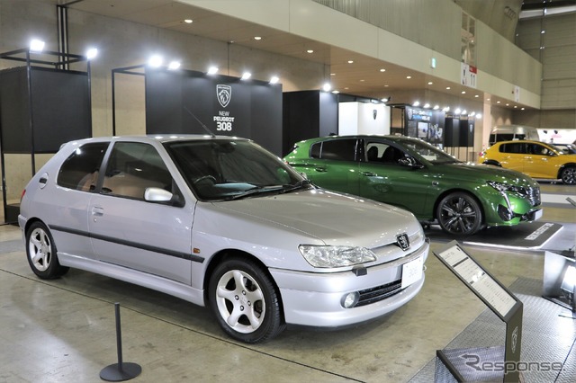 プジョー 308(奥)と306(手前)(オートモビルカウンシル2022ステランティスジャパンブース)