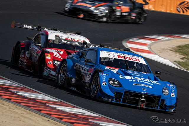 GT500クラスの3位争い