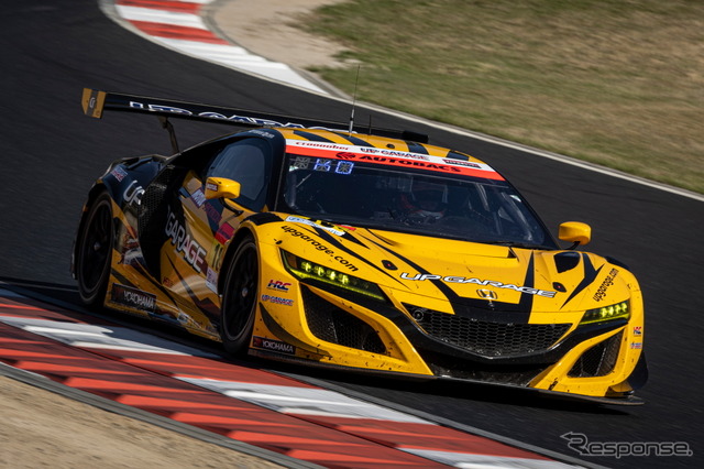 GT300クラス2位の#18 UPGARAGE NSX GT3(小林崇志/太田格之進)