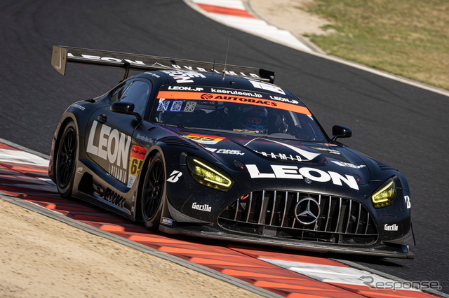 GT300クラス3位の#65 LEON PYRAMID AMG(蒲生尚弥/篠原拓朗)