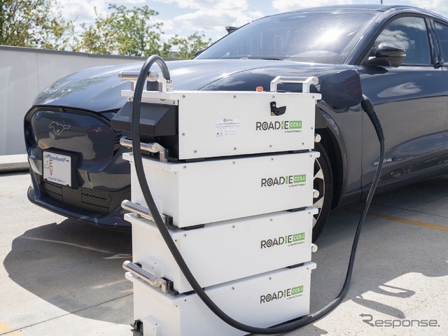 ポータブル EV 急速充電器「ローディー」