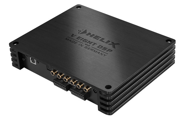 パワーアンプ内蔵プロセッサーの一例(ヘリックス・V-EIGHT DSP MKll)。